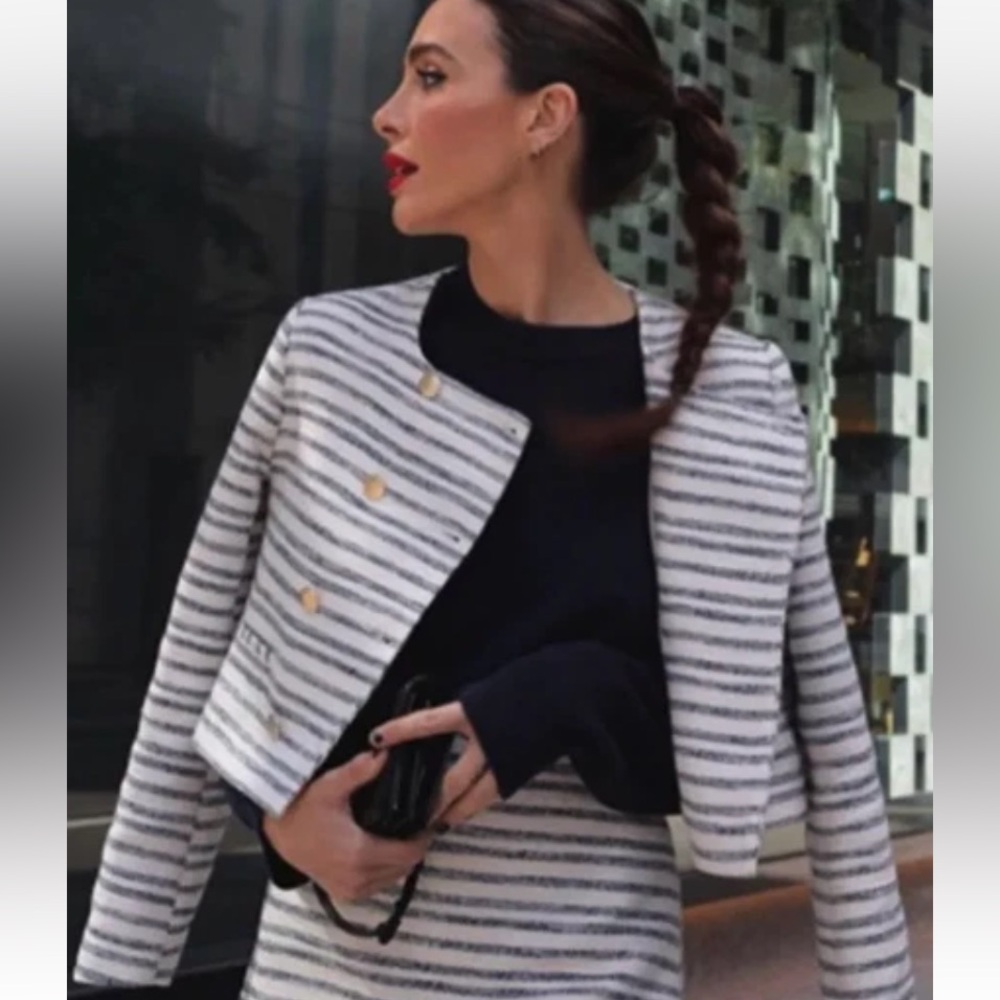 NWT ZARA WOMAN NEW CROPPED GOLD BUTTON TEXTURED BLAZER BLUE / WHITE 9006/125 M